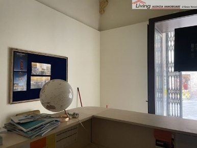 Foto Locale commerciale a Siena di 40 m² con 2 locali in vendita