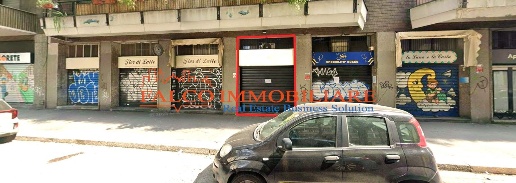 Foto Negozio in Via Mac Mahon, Milano Cenisio di 30 m² con 2 locali