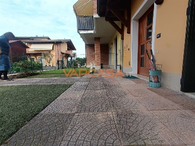 Foto Villa a schiera in VIA VERDI, Pontoglio di 130 m² con 3 locali