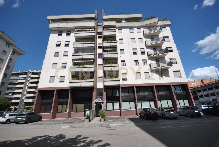 Foto Ufficio in Via Adriano Cristofoli 40, Verona Stadio di 170 m²