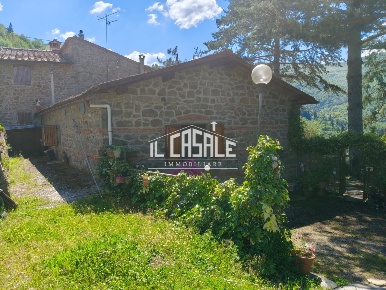 Foto Rustico a Londa di 100 m² con 4 locali in vendita