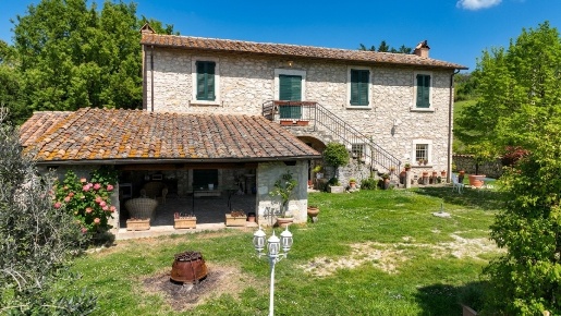 Foto Casale in Via Selvarella, Guardea di 260 m² con 11 locali in vendita