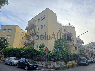 Foto Appartamento in Via Montasio 4141, Roma Città Giardino di 84 m²