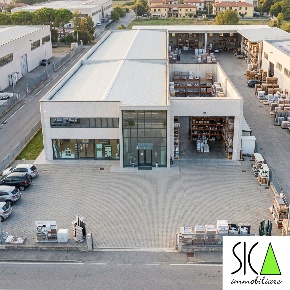 Foto Capannone industriale a Sarzana di 1000 m² in vendita