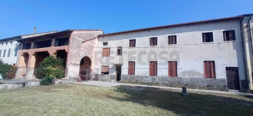 Foto Rustico in Via Camatte 5, Bolzano Vicentino di 548 m² con 13 locali