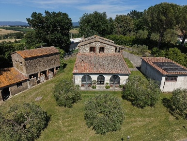 Foto Casale in Strada di Mogli 2, Amelia di 400 m² con 11 locali in vendita