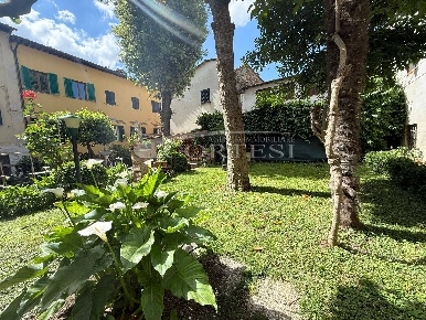 Foto Appartamento a Sansepolcro di 300 m² con 8 locali in vendita