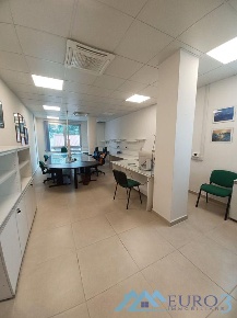 Foto Locale commerciale a Ascoli Piceno di 60 m² con 2 locali in affitto