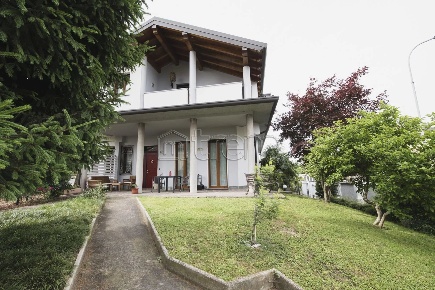 Foto Villa unifamiliare in Via San Martino della Battaglia 5, con 6 locali