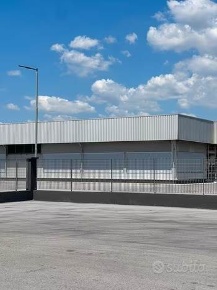 Foto Magazzino a Latina Borgo San Michele di 500 m² in affitto