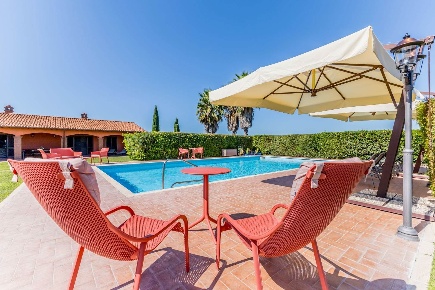 Foto Villa unifamiliare a Canino di 310 m² con 14 locali in vendita