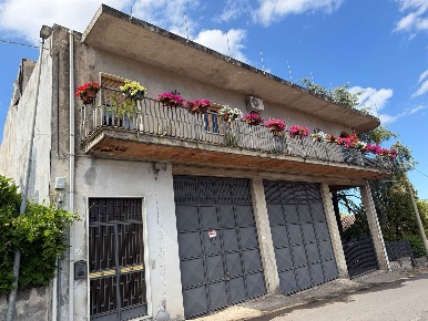 Foto Villa unifamiliare a Santa Venerina Ardichetto di 130 m² con 5 locali