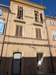 Foto Casa indipendente in VIA POLA, Civitanova Marche Centro di 248 m²