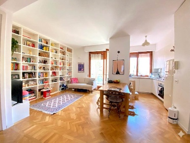 Foto Appartamento in Via Pietro Maroncelli  17, Milano di 75 m² in vendita