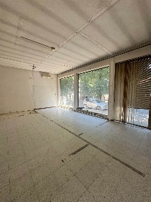Foto Negozio a Piacenza Infrangibile di 56 m² con 2 locali in affitto