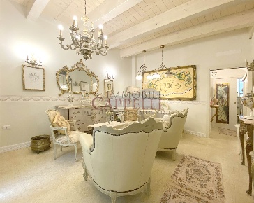 Foto Casa indipendente a Meldola Centro di 179 m² con 6 locali in vendita