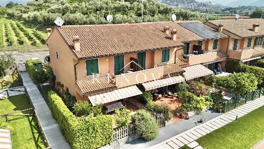 Foto Villa a schiera in Via Santa Margherita, Bardolino Calmasino di 165 m²