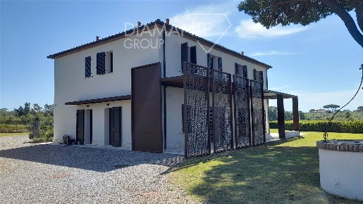Foto Cessione attività a Cecina Bolgheri di 980 m² con 8 locali in vendita