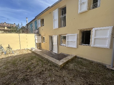 Foto Casa indipendente a Morro d'Alba Centro di 123 m² con 6 locali