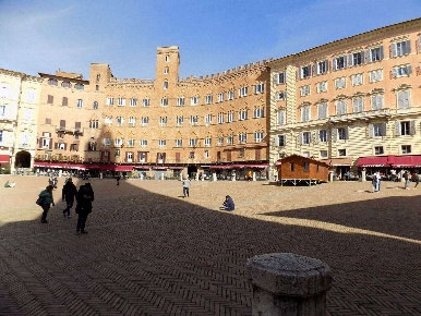 Foto Locale commerciale a Siena Ovile - San Francesco di 150 m² in affitto