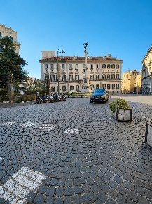 Foto Appartamento a Napoli Chiaia di 175 m² con 5 locali in affitto