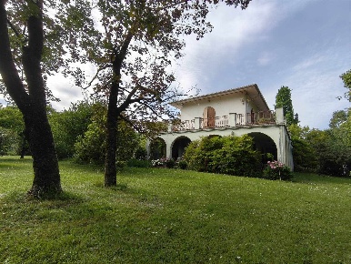 Foto Casa indipendente a San Benedetto Po Centro di 500 m² con 15 locali