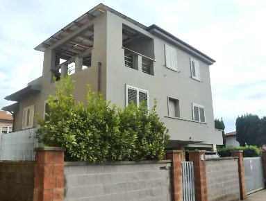 Foto Villa unifamiliare in via Vico, Cecina Cecina Centro di 196 m²