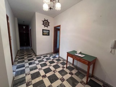 Foto Appartamento a Vallecrosia Centro di 105 m² con 4 locali in vendita