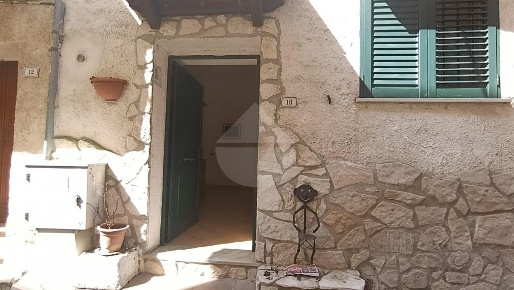 Foto Casa indipendente in VIA NOVARA, Santi Cosma e Damiano di 100 m²