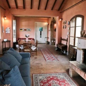Foto Casale a Buonconvento Centro di 450 m² con 20 locali in vendita
