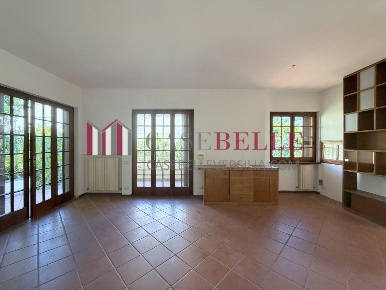 Foto Villa bifamiliare a Pietrasanta di 122 m² con 6 locali in vendita