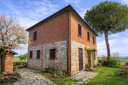 Foto Casale a Torrita di Siena di 262 m² con 6 locali in vendita