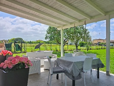 Foto Villa bifamiliare a San Giuliano Terme Arena Metato di 200 m²