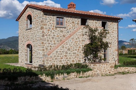 Foto Casale a Cortona Centro di 190 m² con 6 locali in vendita