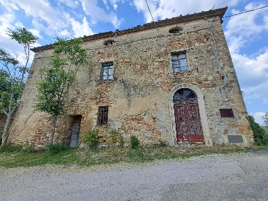 Foto Casale a Poggibonsi di 540 m² con 15 locali in vendita