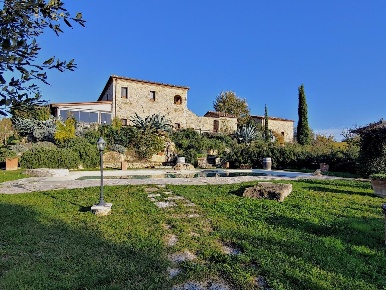 Foto Casale a Rapolano Terme Centro di 600 m² con 15 locali in vendita