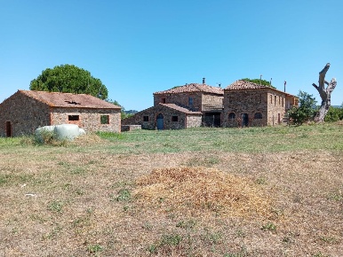Foto Casale a Cinigiano Centro di 750 m² con 10 locali in vendita