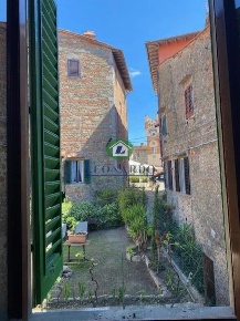 Foto Appartamento a Montecatini-Terme di 198 m² con 5 locali in vendita