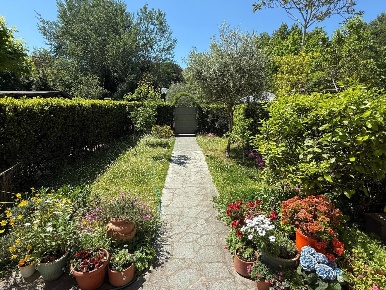 Foto Rustico a Pisa Le Piagge di 184 m² con 7 locali in vendita