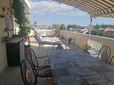 Foto Attico a Carrara Avenza di 110 m² con 4 locali in vendita