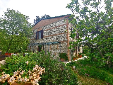 Foto Casale a Rapolano Terme Centro di 250 m² con 8 locali in vendita