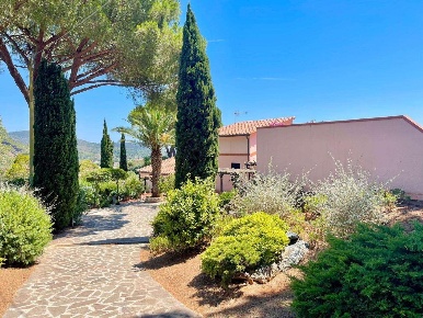 Foto Villa unifamiliare a Portoferraio Centro di 190 m² con 6 locali
