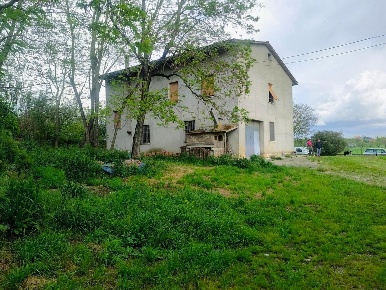 Foto Casale a Lucignano Centro di 204 m² con 6 locali in vendita