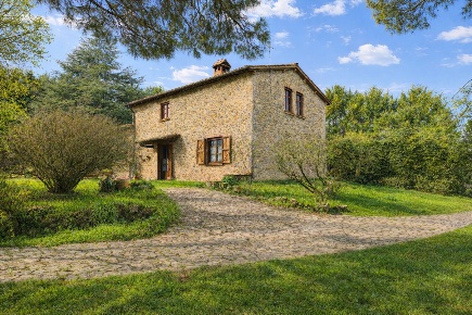 Foto Casale a Monteriggioni di 280 m² con 6 locali in vendita