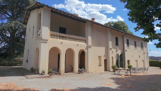 Foto Villa unifamiliare a Siena Scacciapensieri di 660 m² con 15 locali