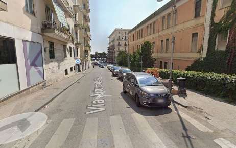 Foto Negozio in Via de Felice 18, Salerno Centro di 19 m² con 1 locali