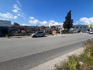 Foto Locale commerciale in Viale regione Siciliana sud est 847, Palermo
