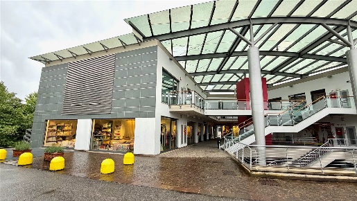 Foto Negozio in VIA DON ANGELO PEDRINELLI 16, Carvico di 75 m² con 1 locali