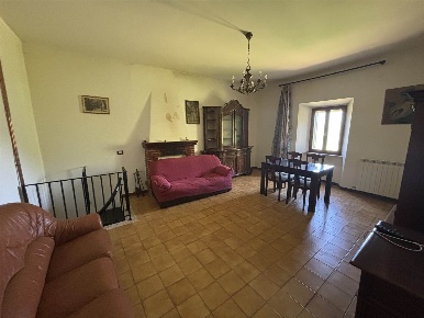 Foto Case semi ndipendenti a Pioraco di 82 m² con 4 locali in vendita