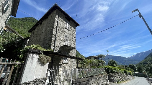Foto Casa indipendente a Sondrio Arquino di 237 m² con 7 locali in vendita